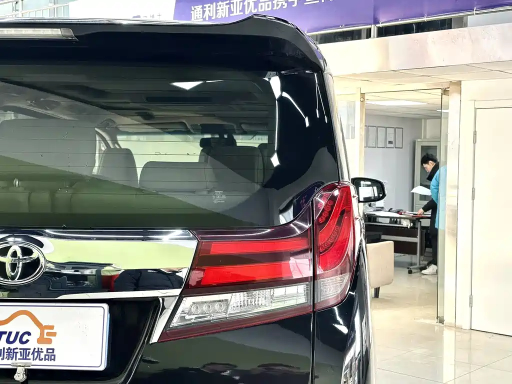 TOYOTA ALPHARD 2018