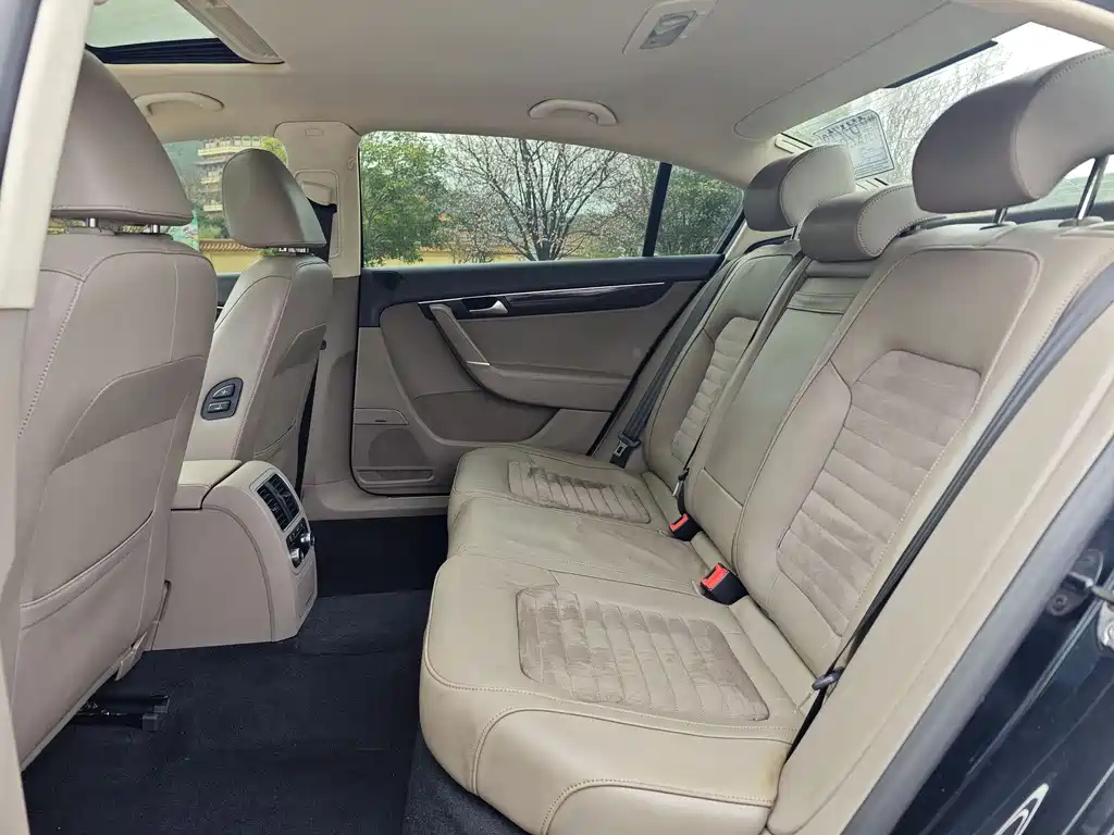 VOLKSWAGEN MAGOTAN 2013