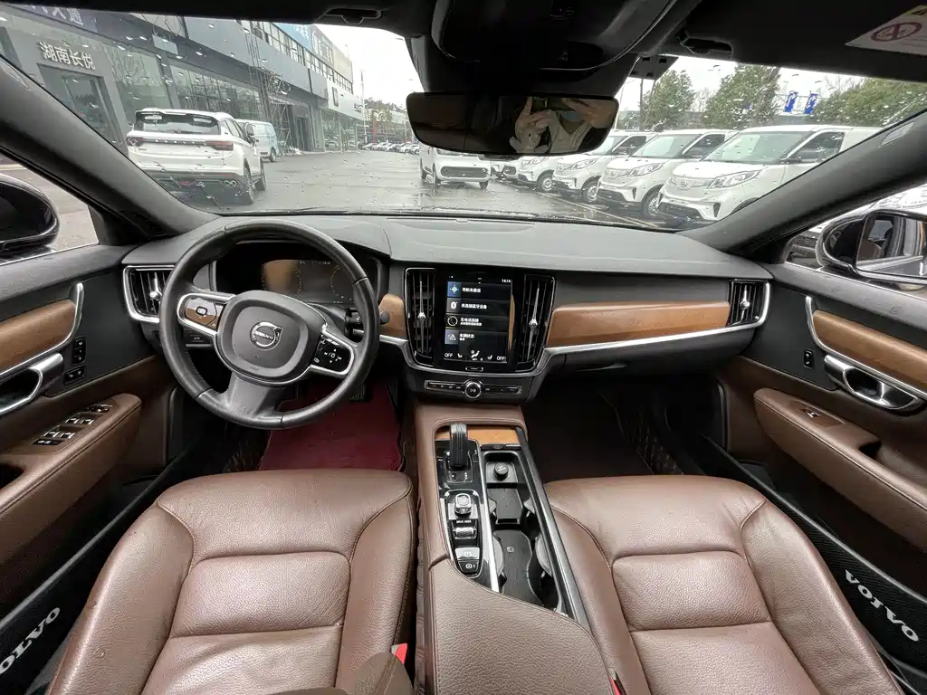 VOLVO S90 2021