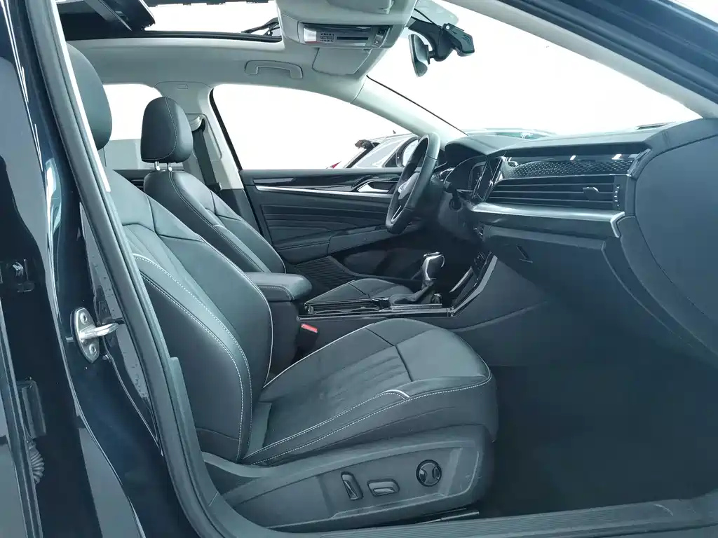 VOLKSWAGEN PASSAT 2022