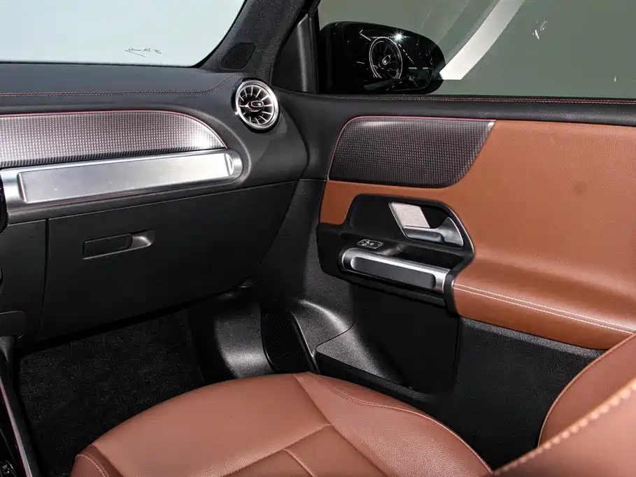 MERCEDES BENZ GLB 2023