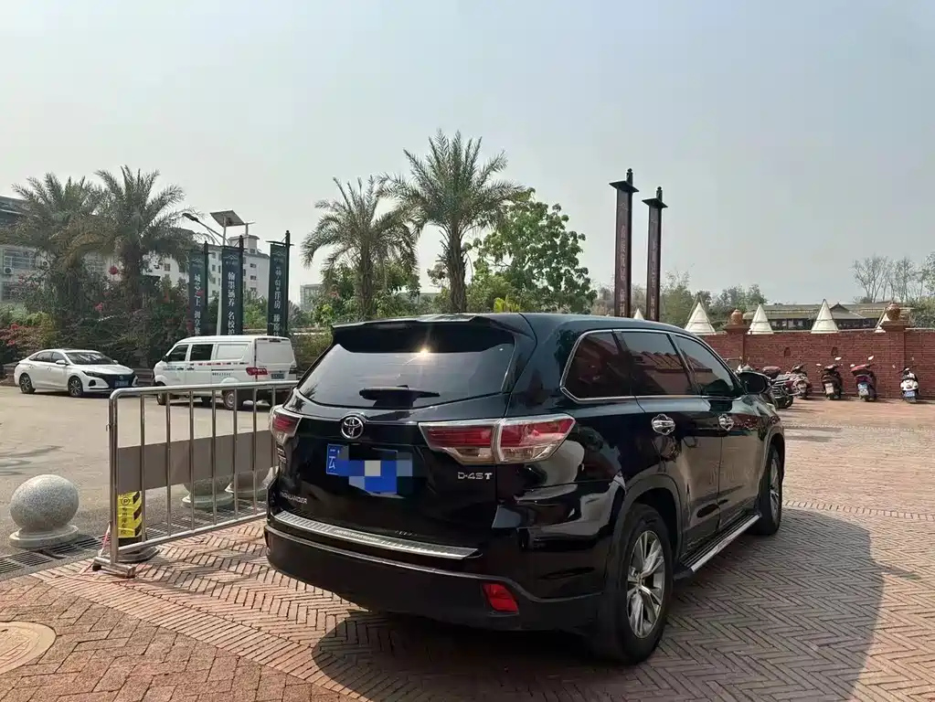 TOYOTA HIGHLANDER 2015