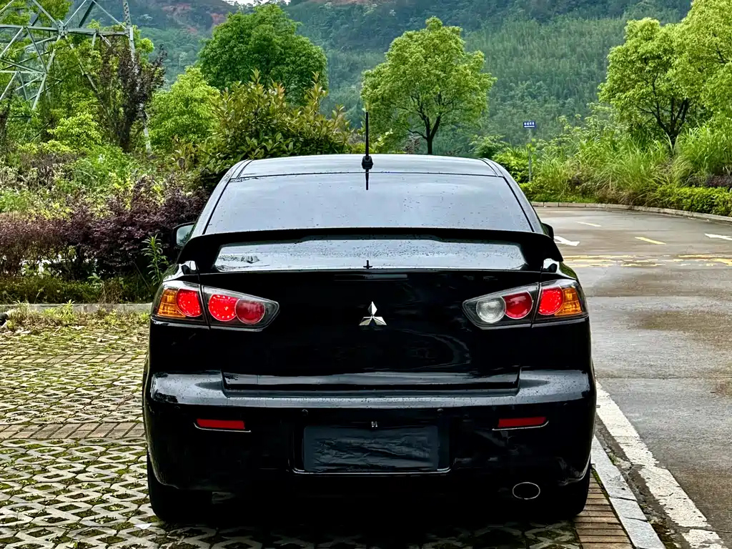 MITSUBISHI LANCER EX 2015