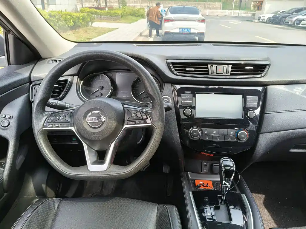 NISSAN X-TRAIL 2018