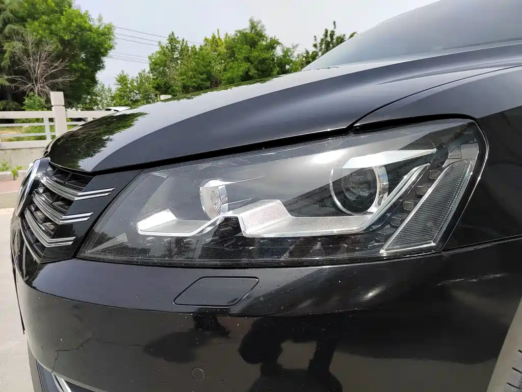 VOLKSWAGEN PASSAT 2015