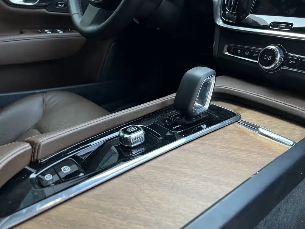 VOLVO S90 2023