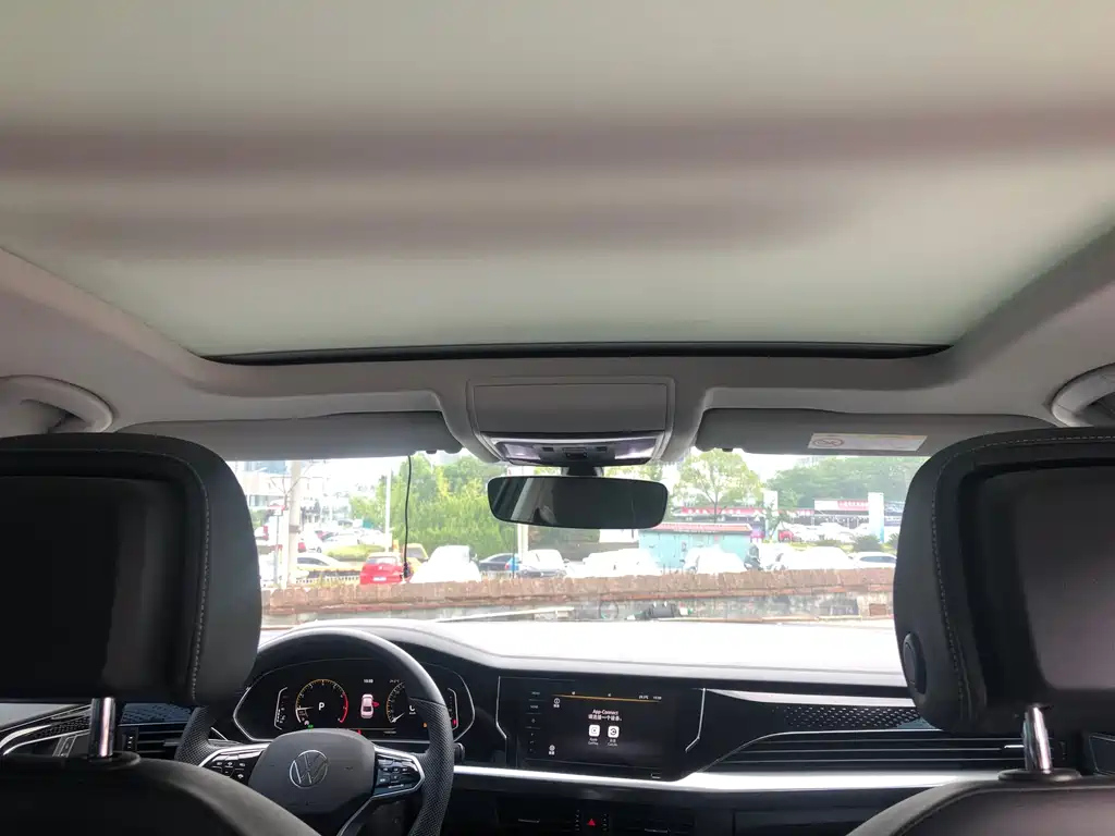 VOLKSWAGEN PASSAT 2024