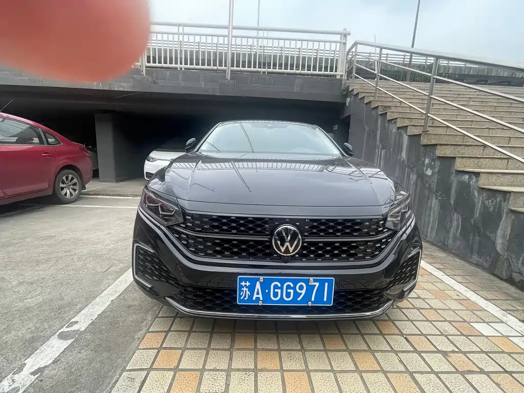 VOLKSWAGEN PASSAT 2023