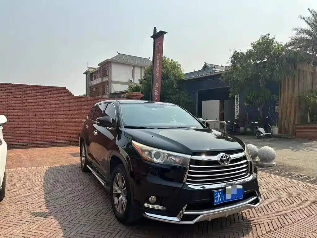 TOYOTA HIGHLANDER 2015