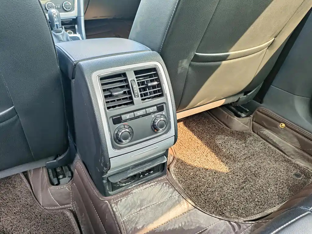 VOLKSWAGEN PASSAT 2015