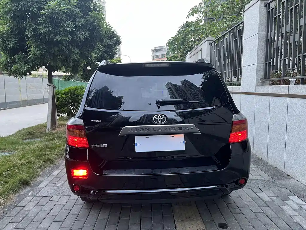 TOYOTA HIGHLANDER 2011