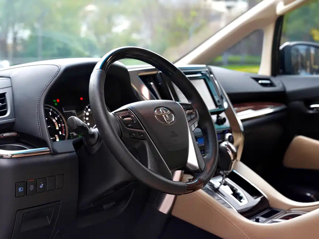 TOYOTA ALPHARD 2017