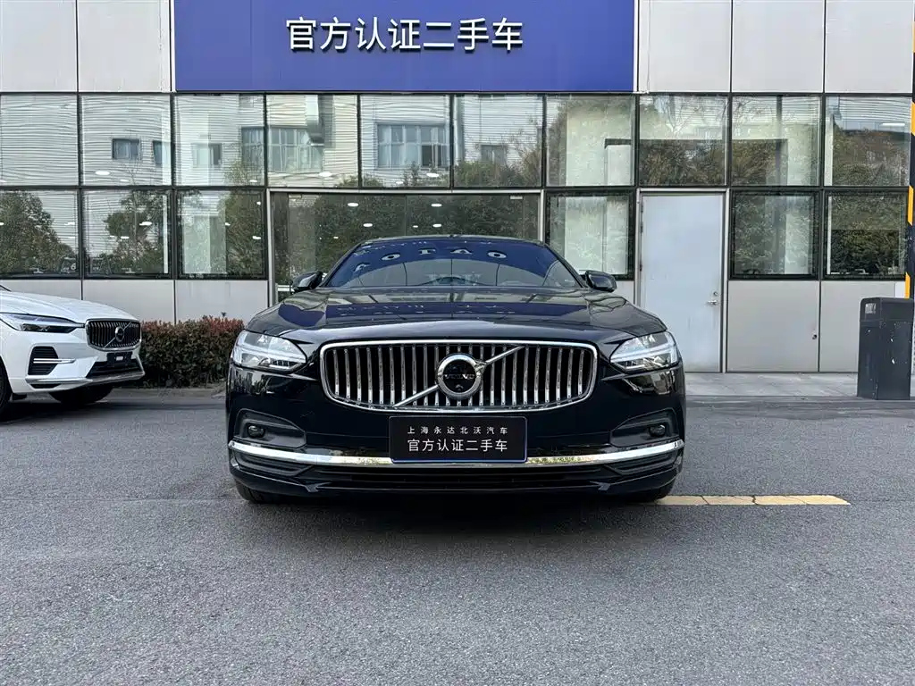 VOLVO S90 2023