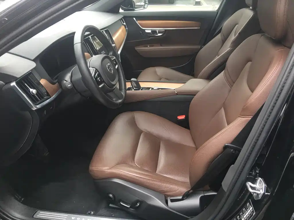 VOLVO S90 2022
