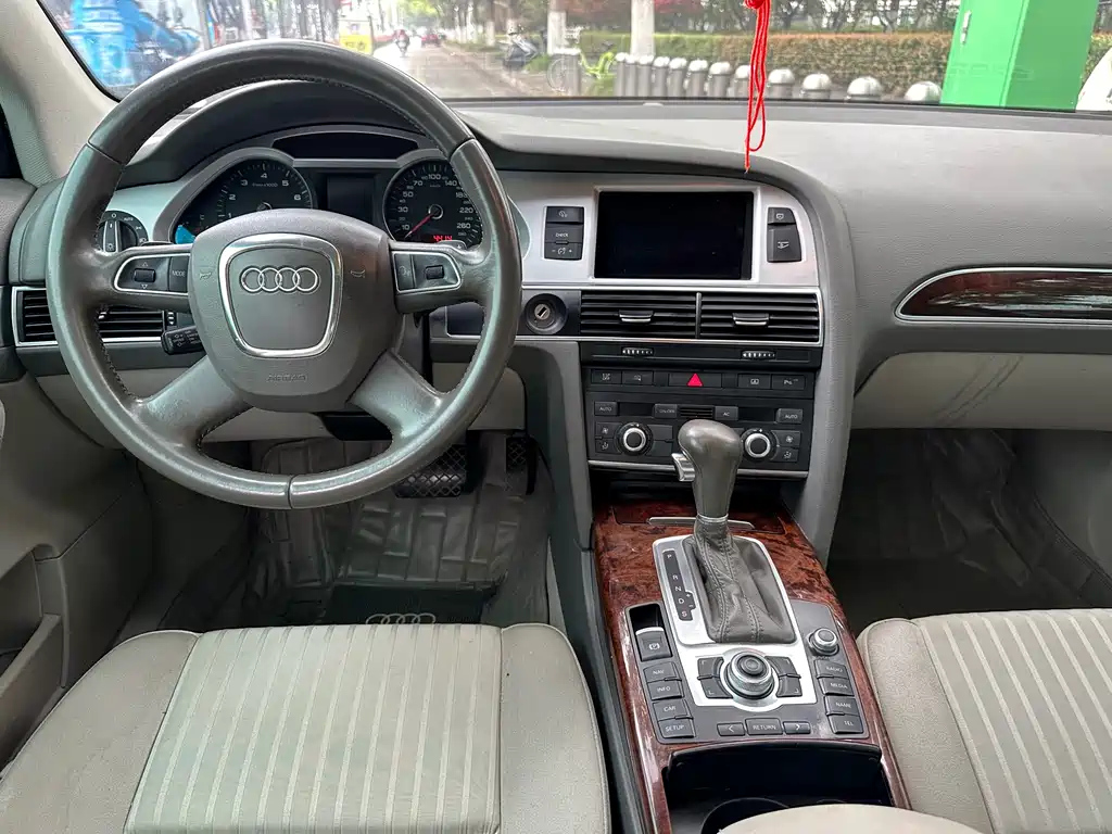 AUDI A6L 2010