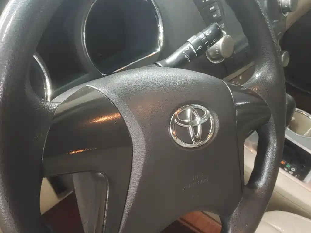 TOYOTA HIGHLANDER 2013
