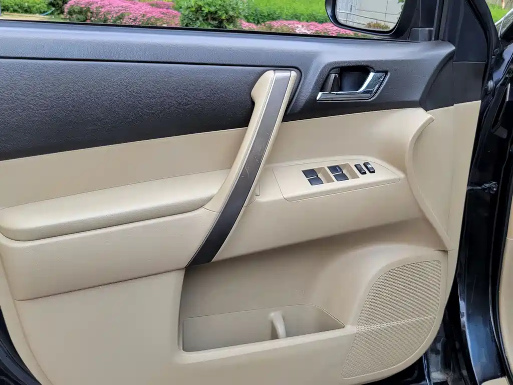 TOYOTA HIGHLANDER 2009