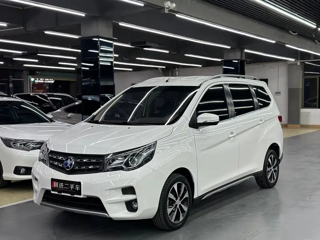 VENUCIA M50V 2017