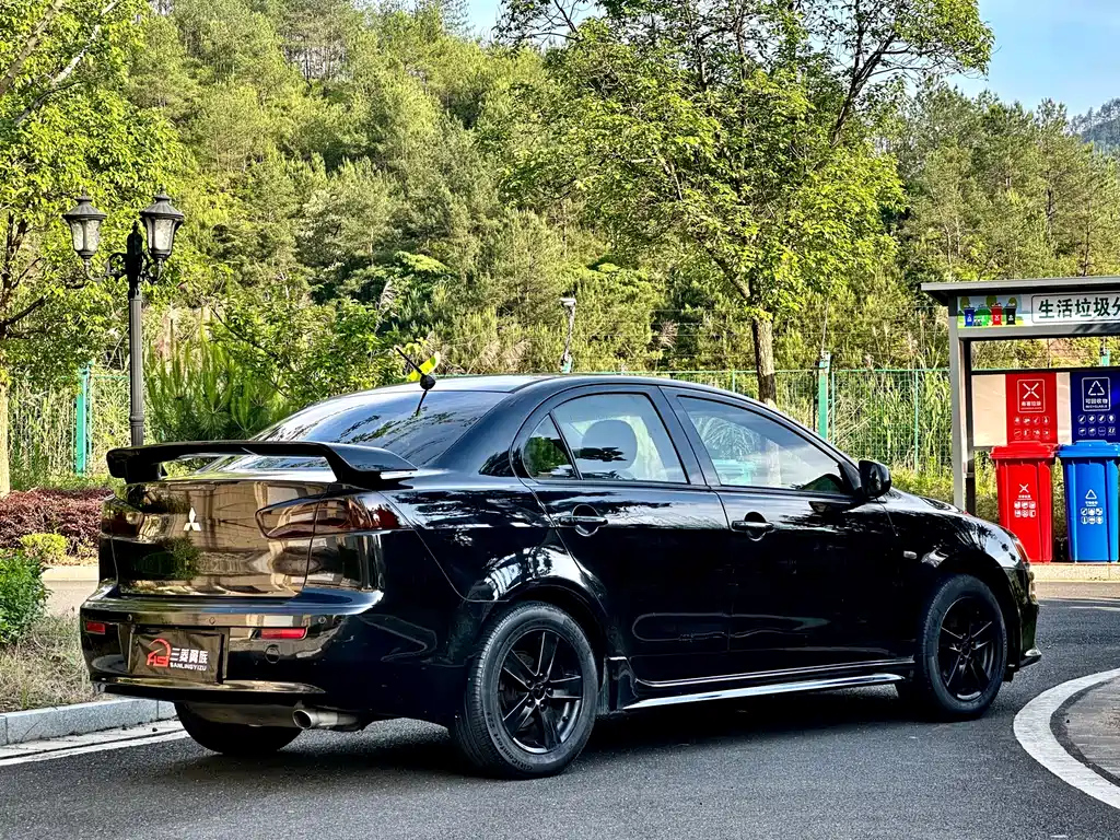 MITSUBISHI LANCER EX 2011