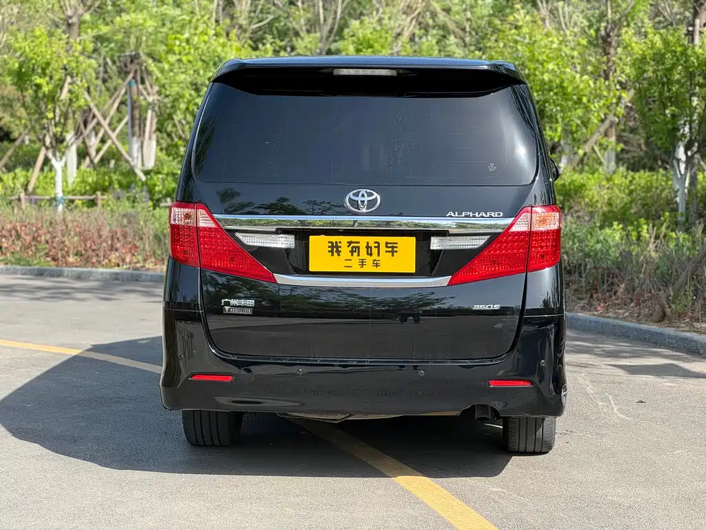 TOYOTA ALPHARD 2012