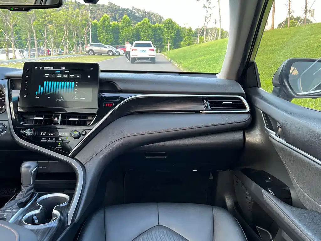 TOYOTA CAMRY 2023
