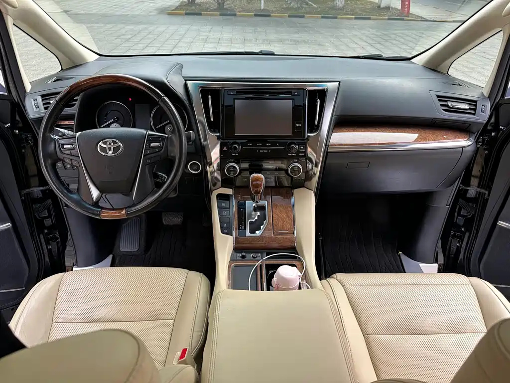 TOYOTA ALPHARD 2017