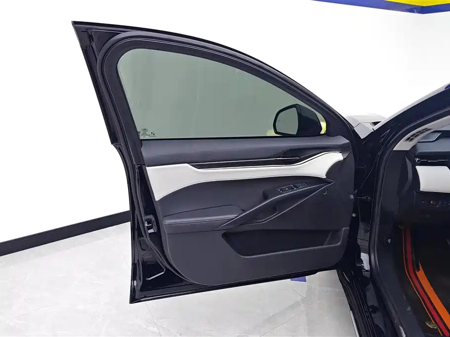 FORD MONDEO 2023
