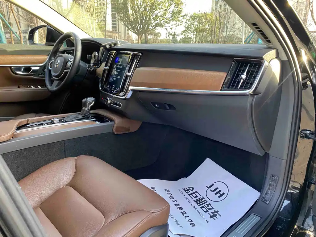 VOLVO S90 2019