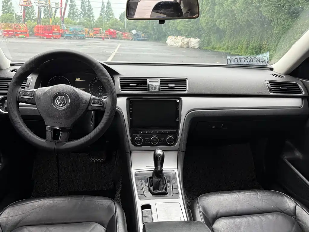 VOLKSWAGEN PASSAT 2013