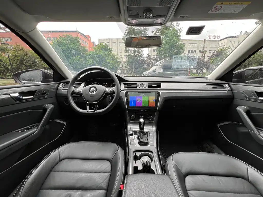 VOLKSWAGEN PASSAT 2019