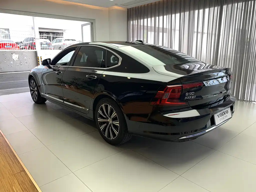 VOLVO S90 2021