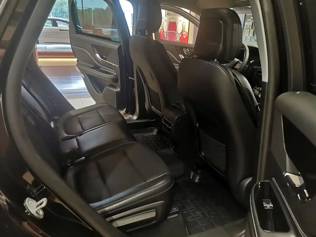 LINCOLN ADVENTURER 2021