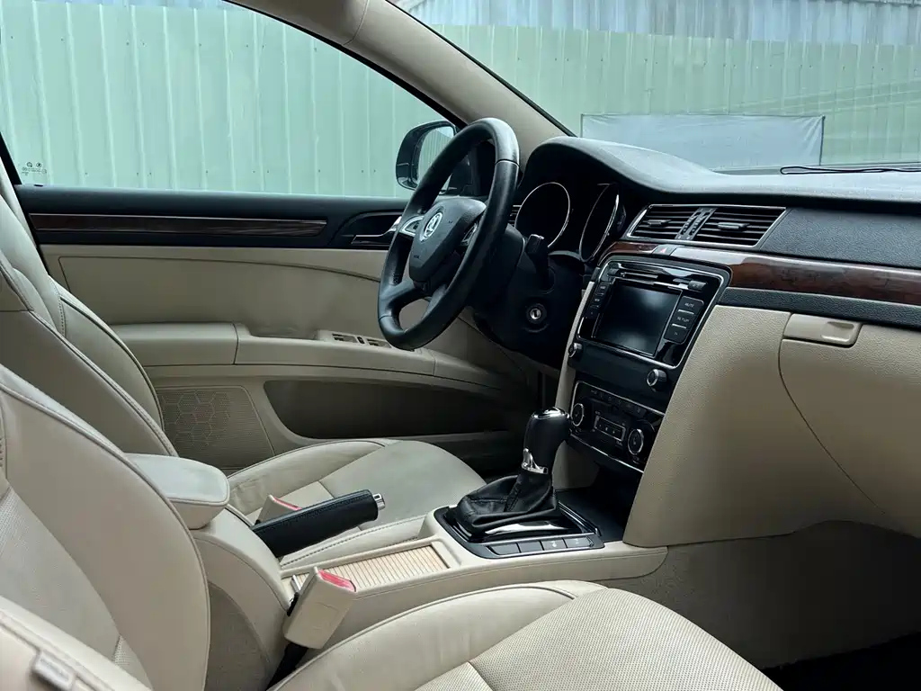 SKODA SUPERB 2014