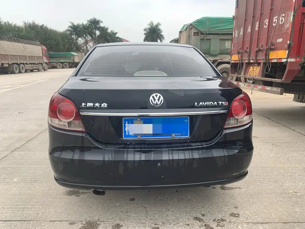 VOLKSWAGEN LAVIDA 2012