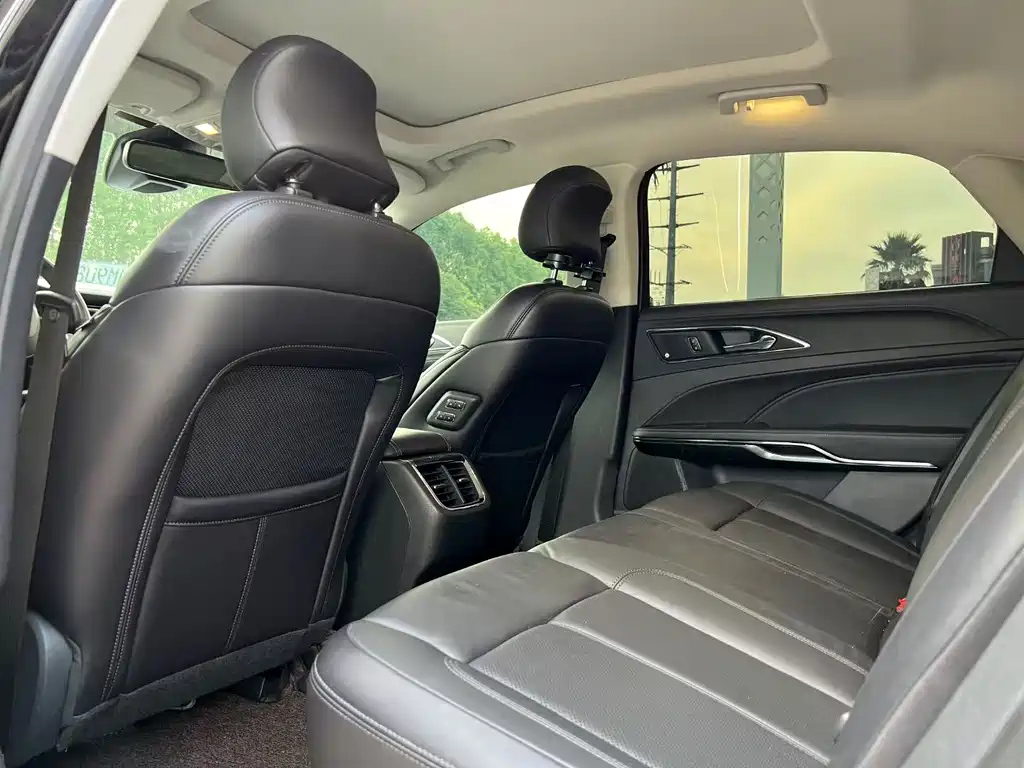 FORD TAURUS 2019