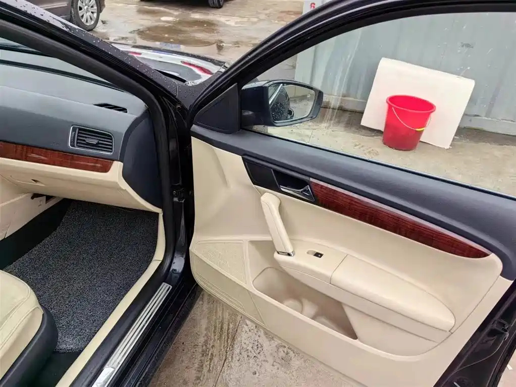 VOLKSWAGEN LAVIDA 2013