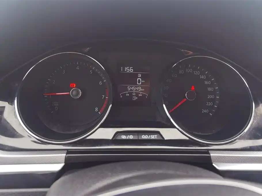 VOLKSWAGEN BORA 2017
