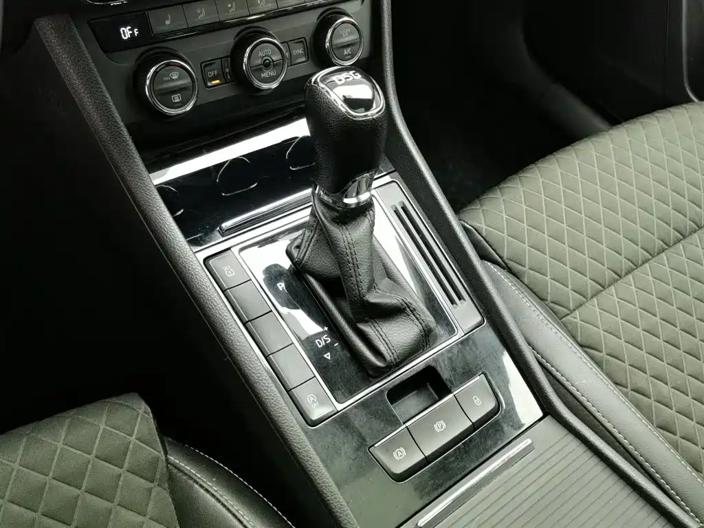 SKODA SUPERB 2019