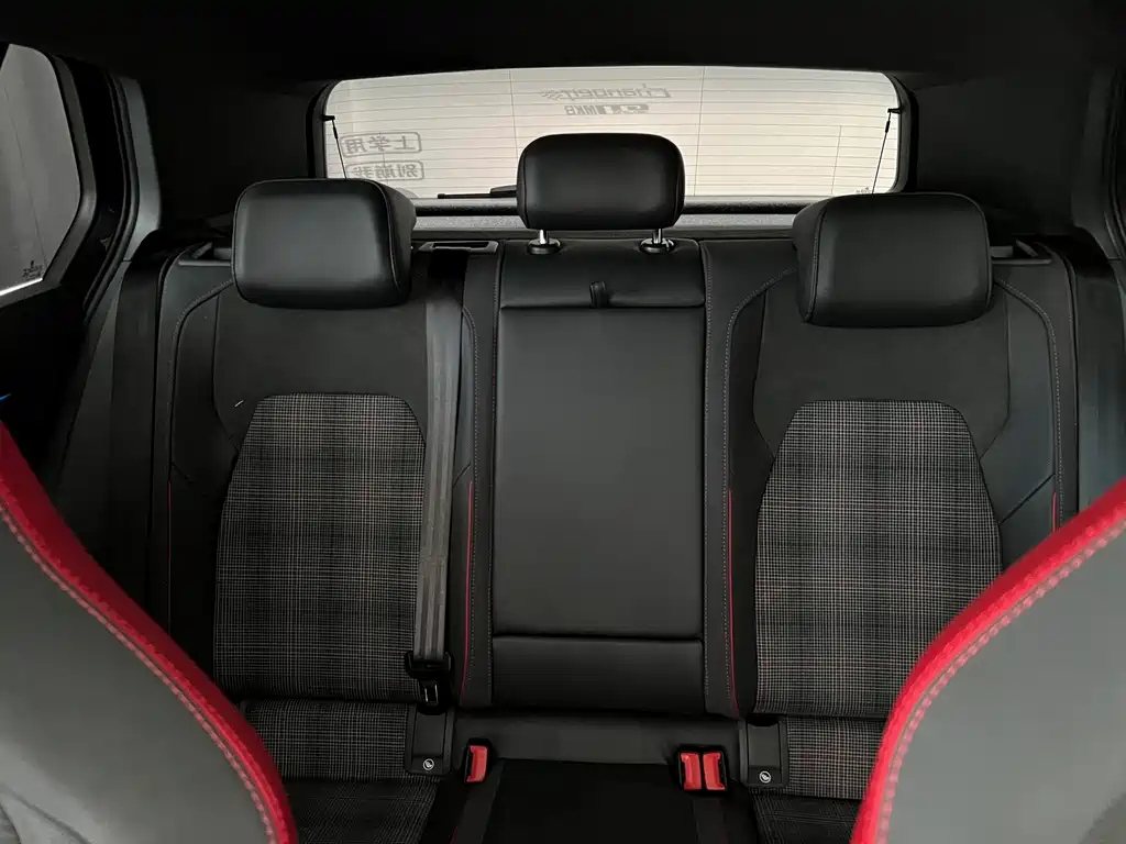 VOLKSWAGEN GOLF 2022