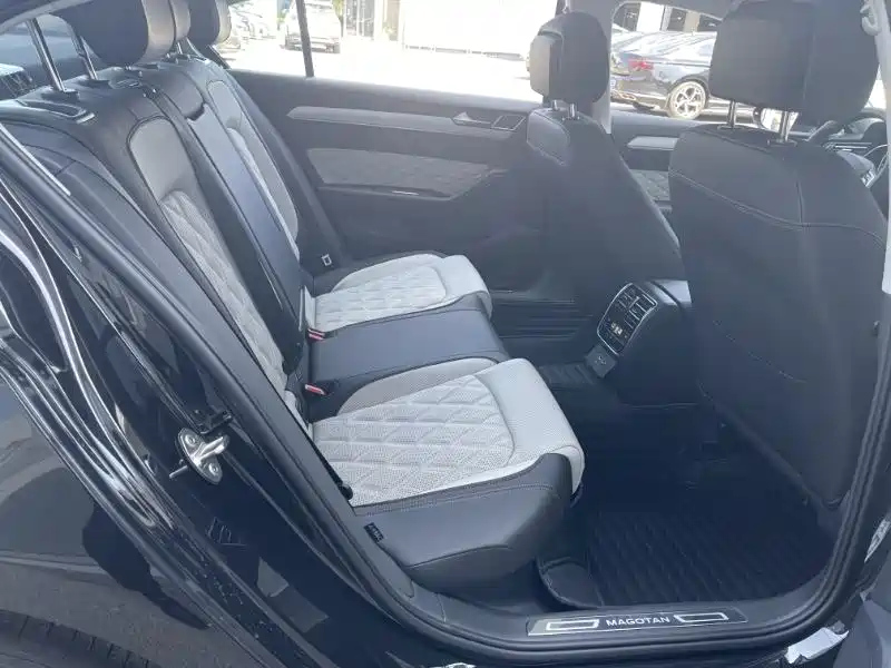 VOLKSWAGEN MAGOTAN 2025