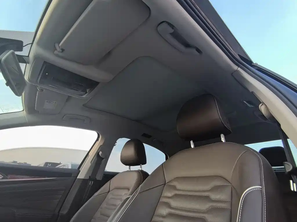 VOLKSWAGEN PASSAT 2021