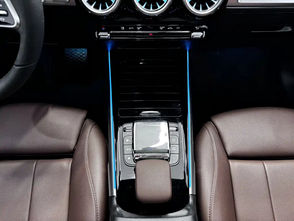 MERCEDES BENZ GLB 2023