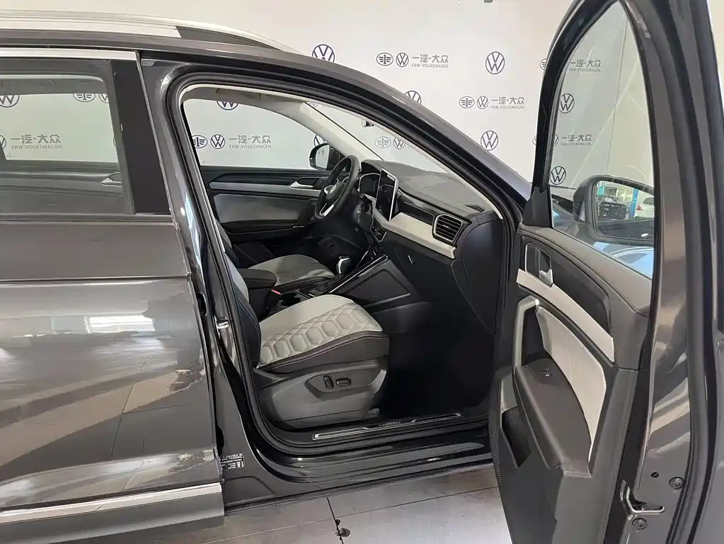 VOLKSWAGEN TAYRON 2024