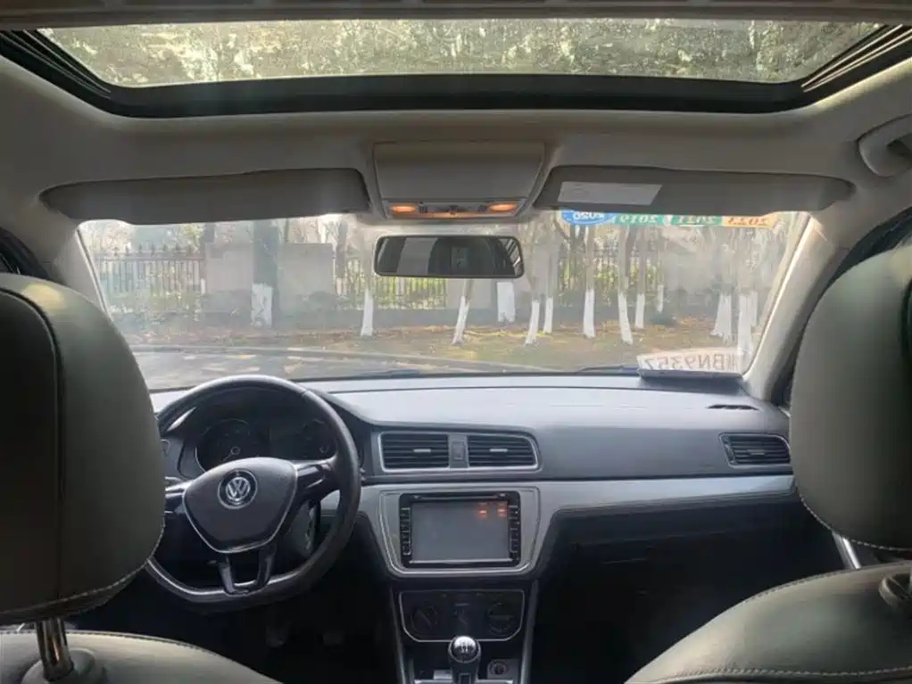 VOLKSWAGEN LAVIDA 2016