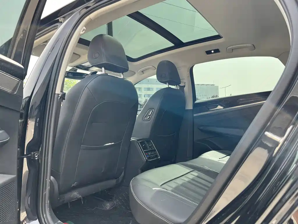 VOLKSWAGEN PASSAT 2022