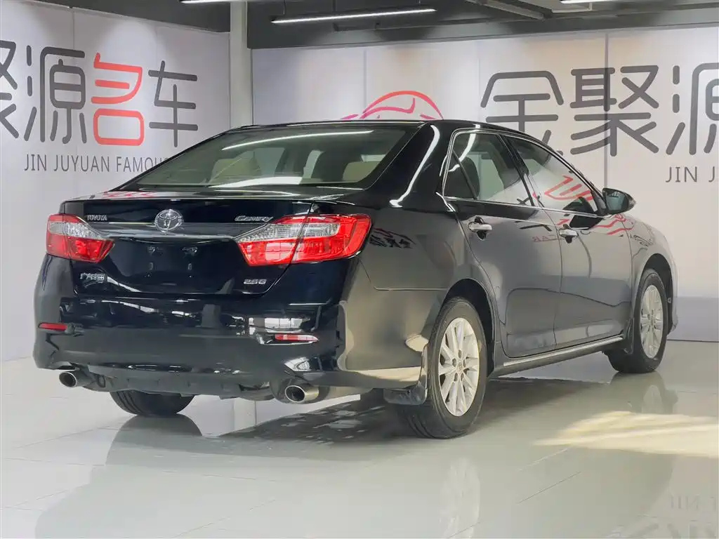 TOYOTA CAMRY 2013