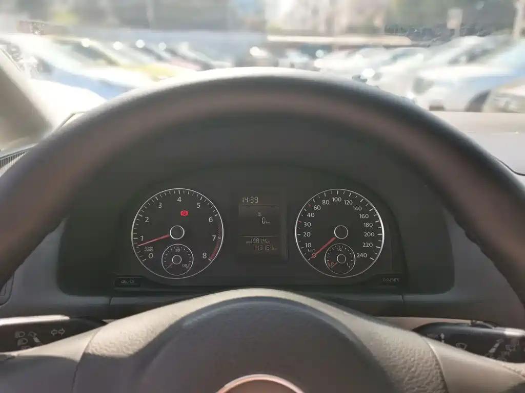 VOLKSWAGEN TOURAN 2013