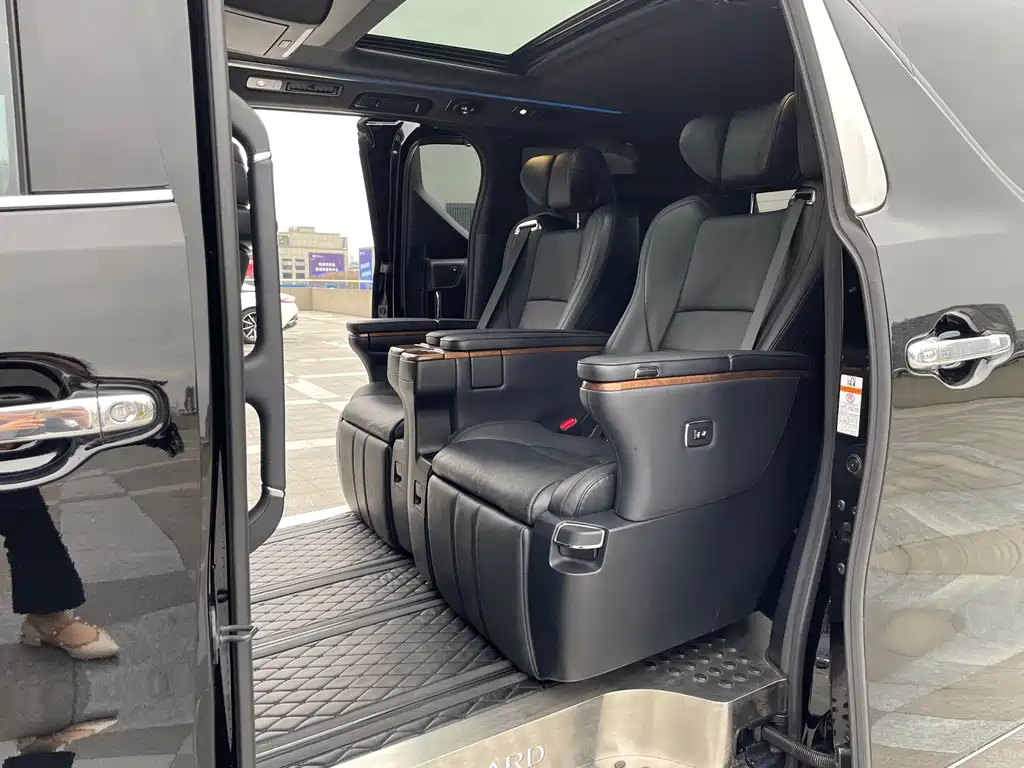 TOYOTA ALPHARD 2018