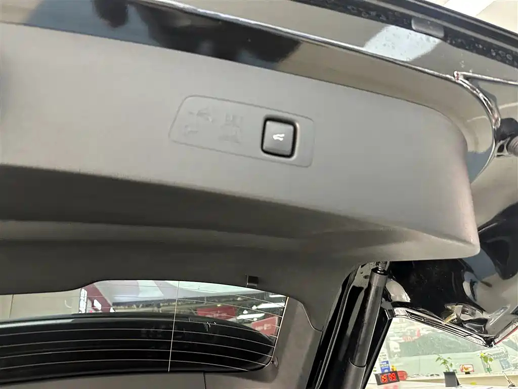 LINCOLN ADVENTURER 2022