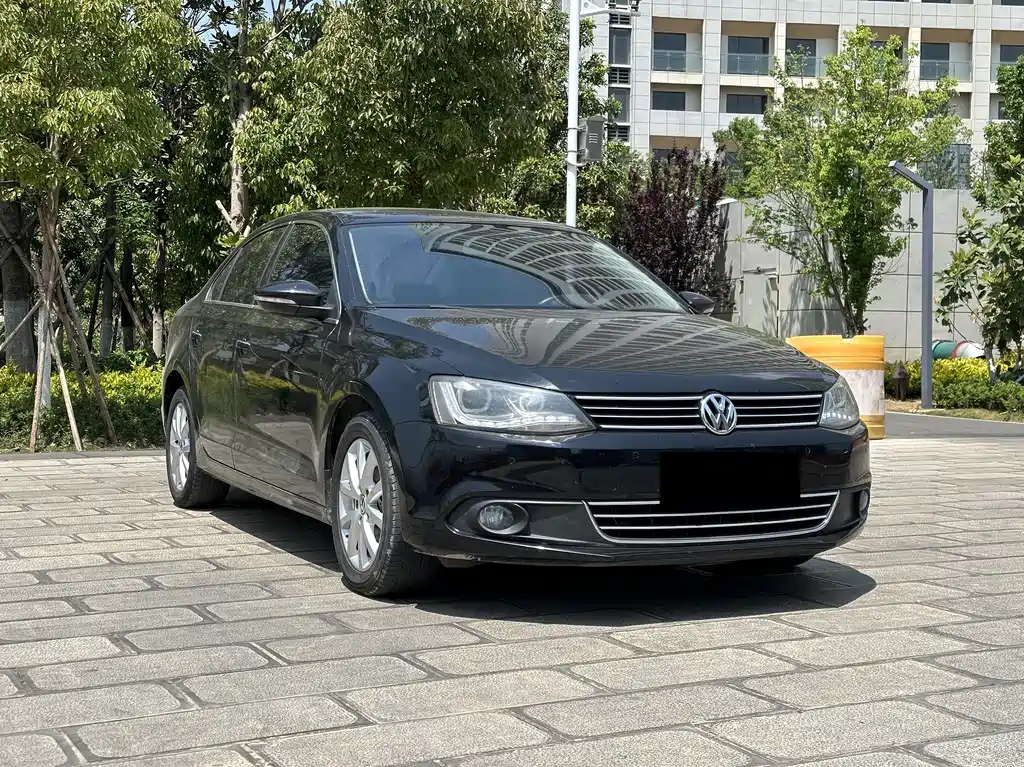 VOLKSWAGEN SAGITAR 2013